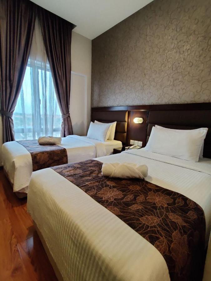 Castello Hotel Kulai Exterior foto